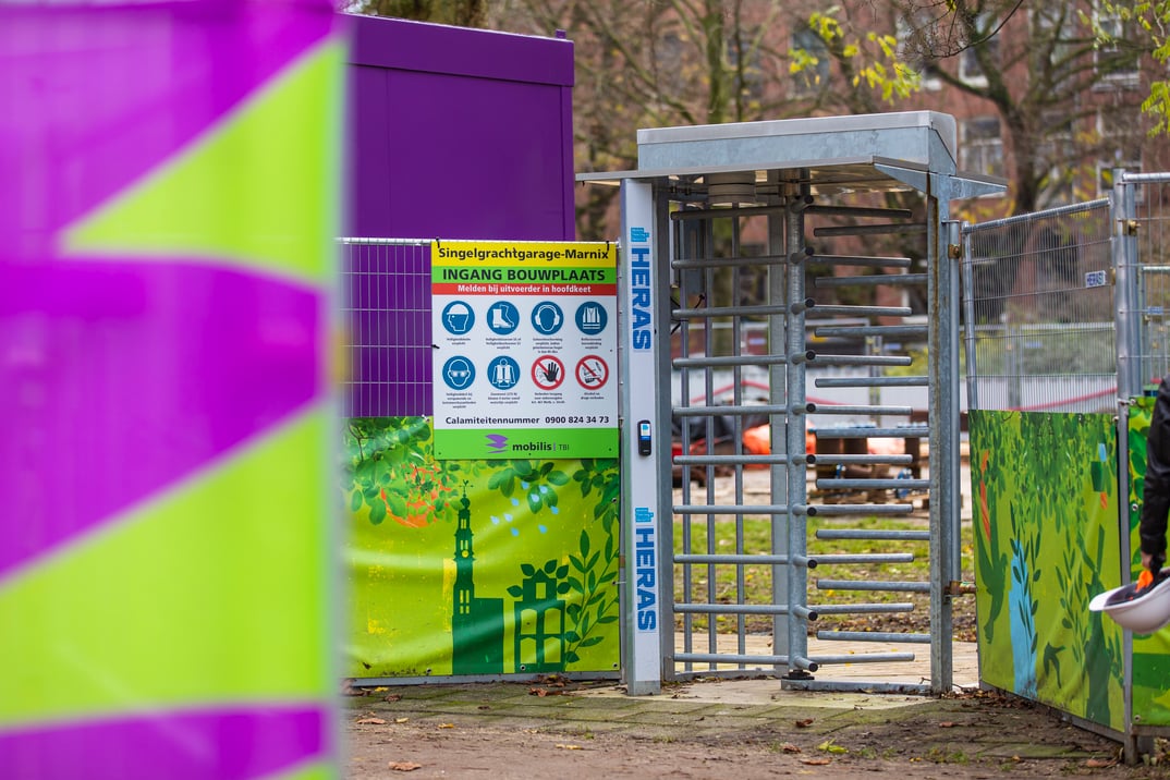 Heras Mobile en Conneqtr zorgen voor veiligheid op de bouw